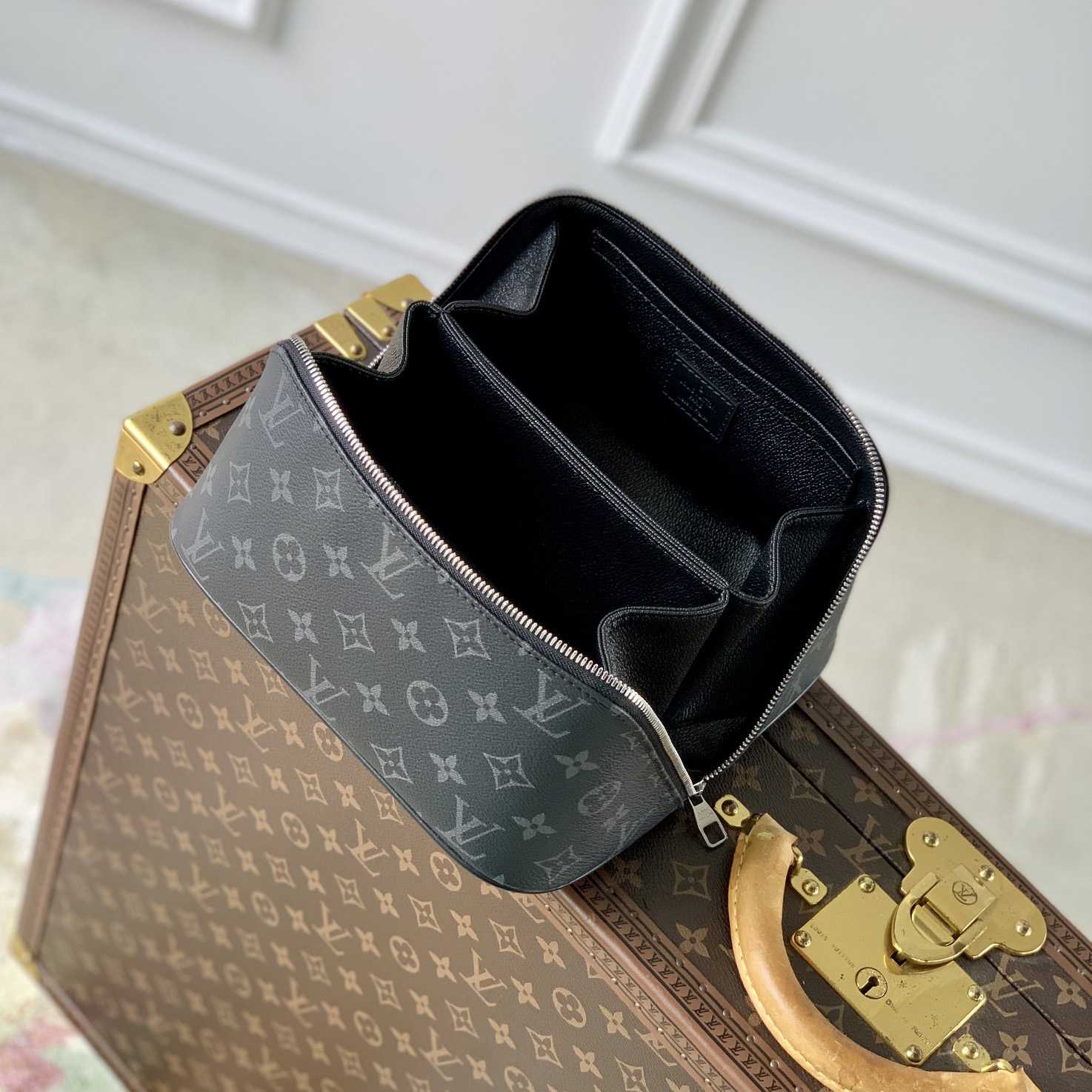 Louis Vuitton Toiletry Bag   M11508 - 