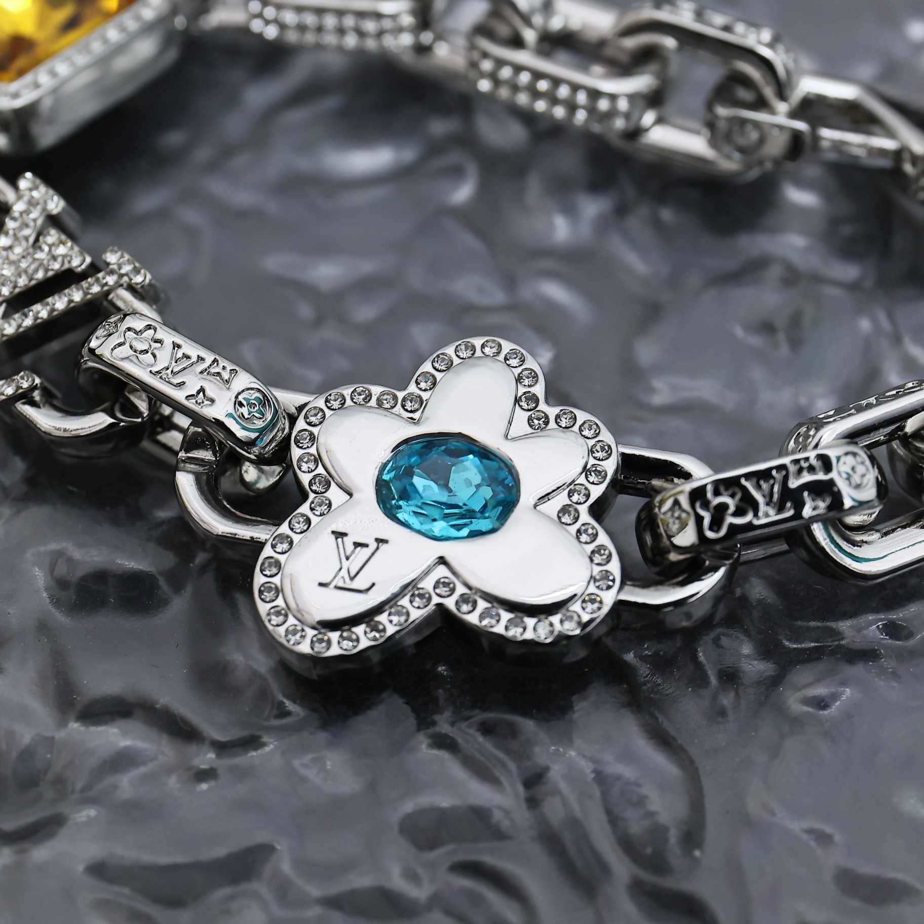 Louis Vuitton Paradise Stone Bracelet   M1594M - 