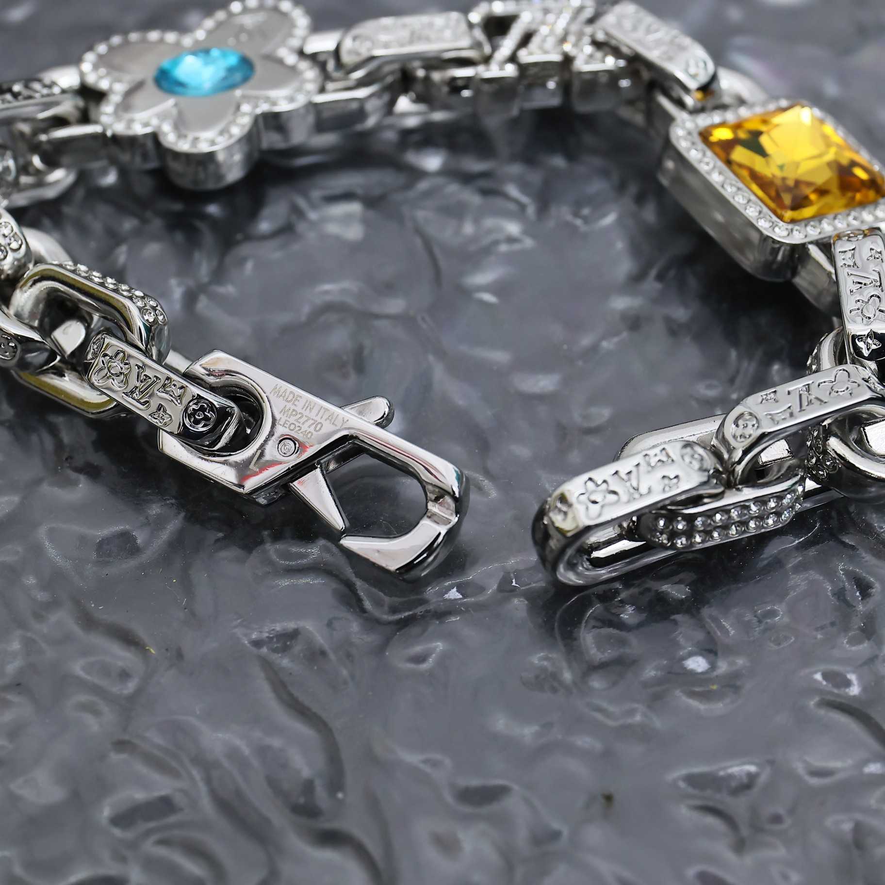 Louis Vuitton Paradise Stone Bracelet   M1594M - 