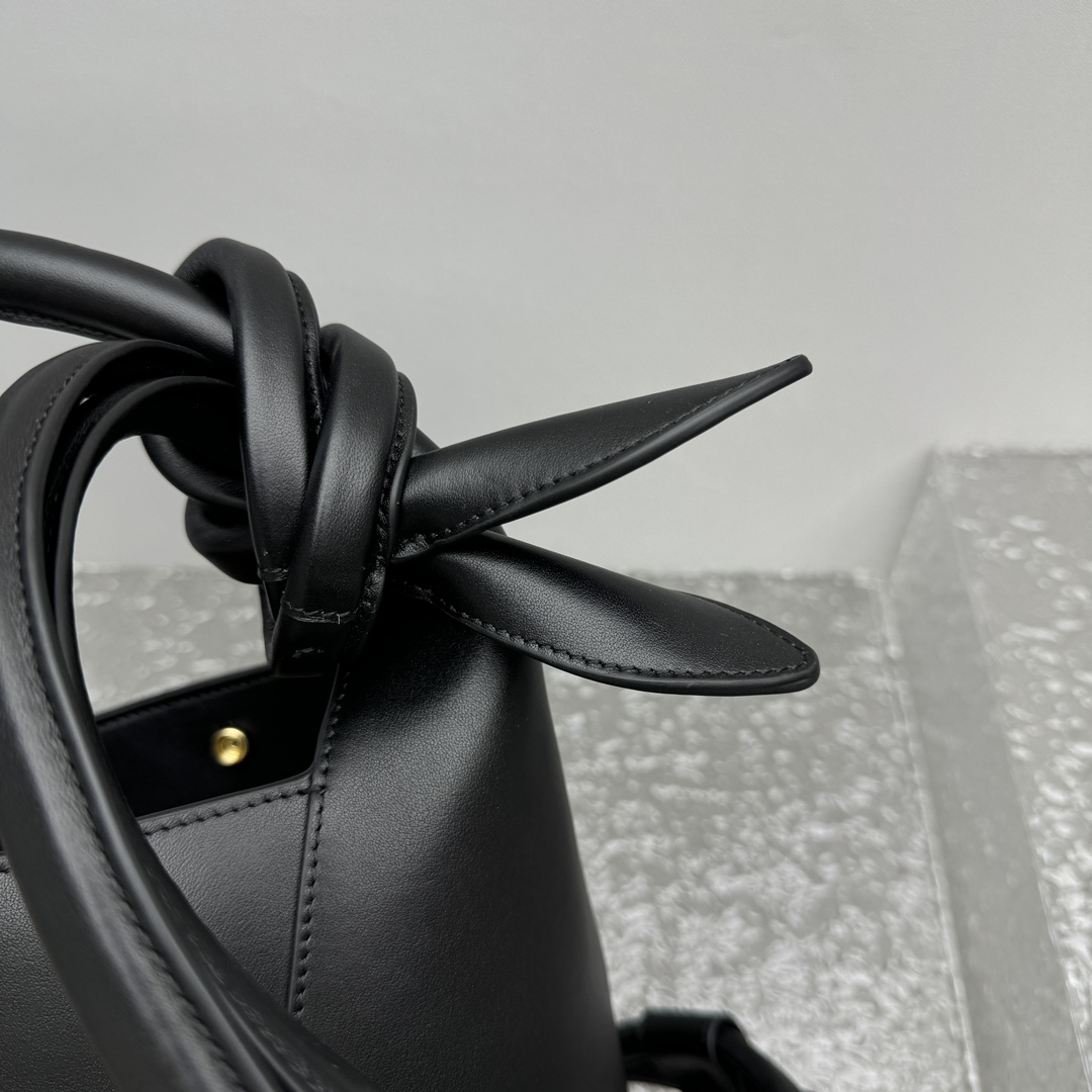 Jacquemus Le petit Tourni Mini Knotted Bucket Bag - 