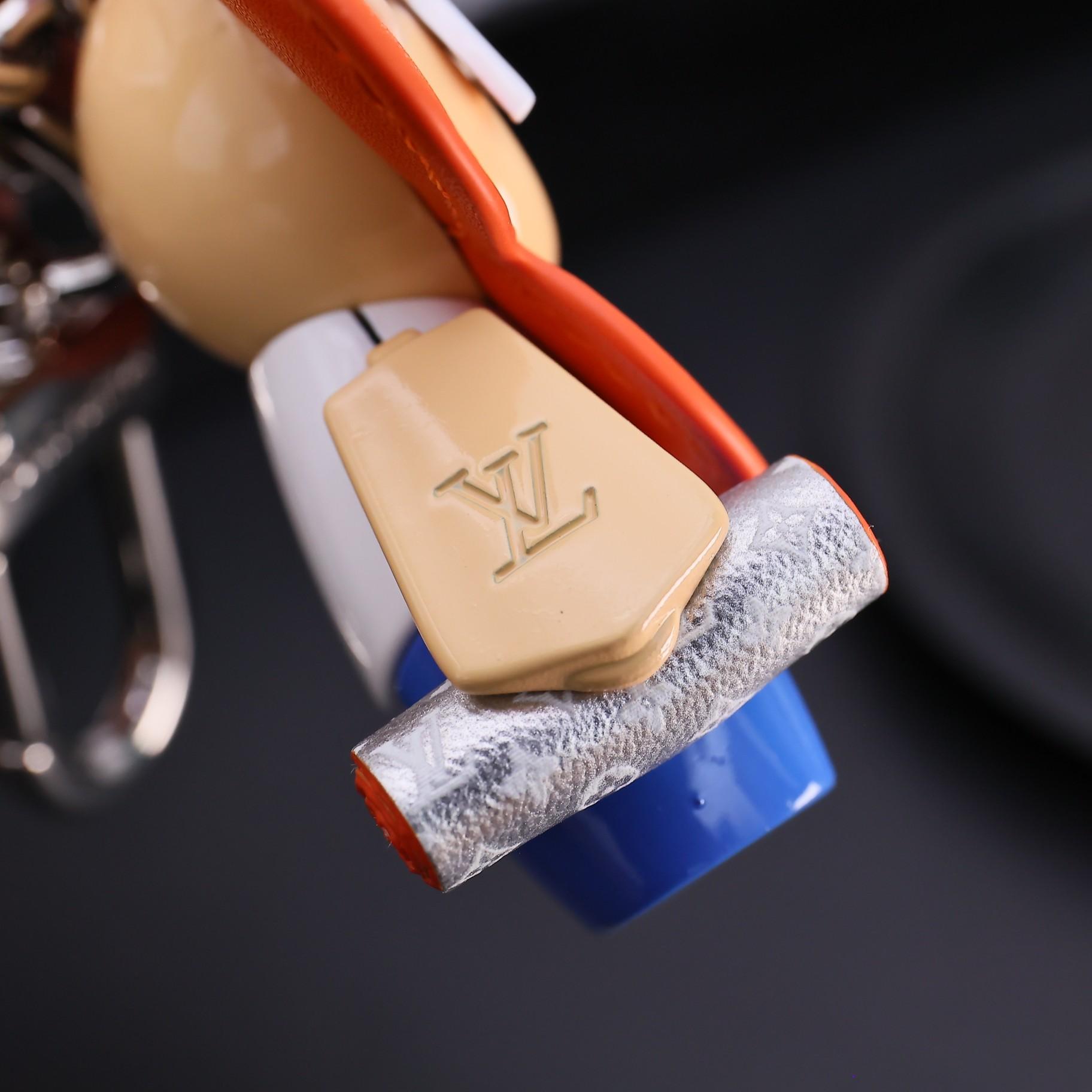 Louis Vuitton Vivienne Gym Bag Charm  M01198 - 