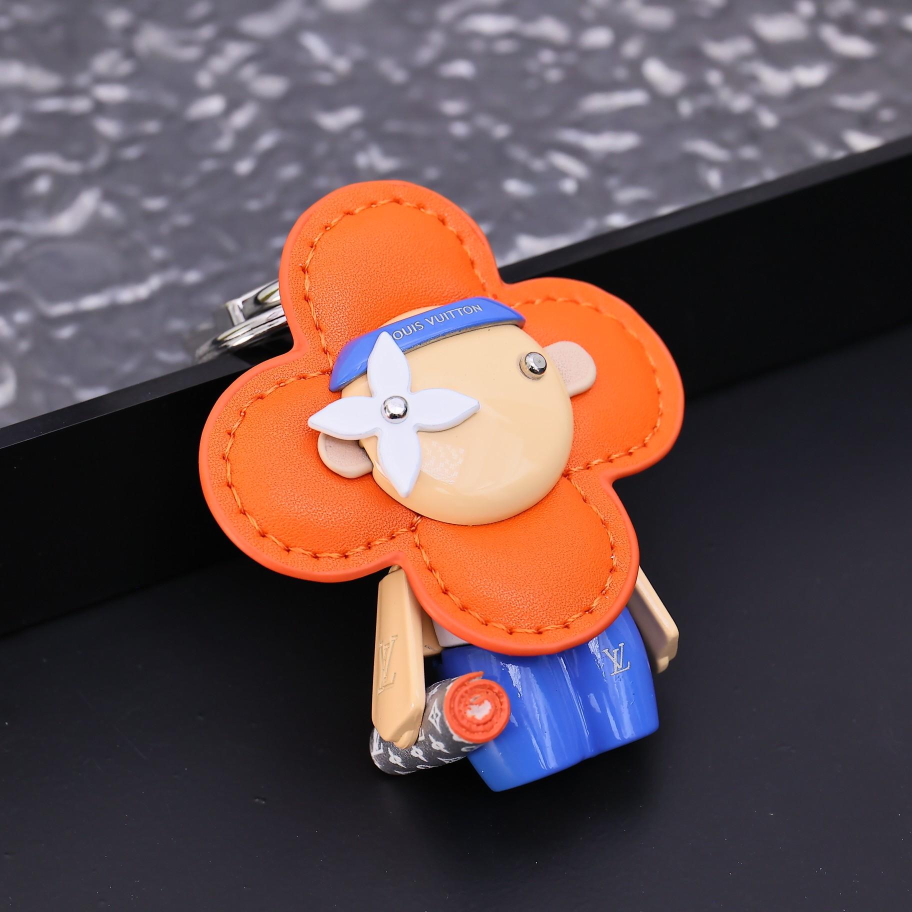 Louis Vuitton Vivienne Gym Bag Charm  M01198 - 