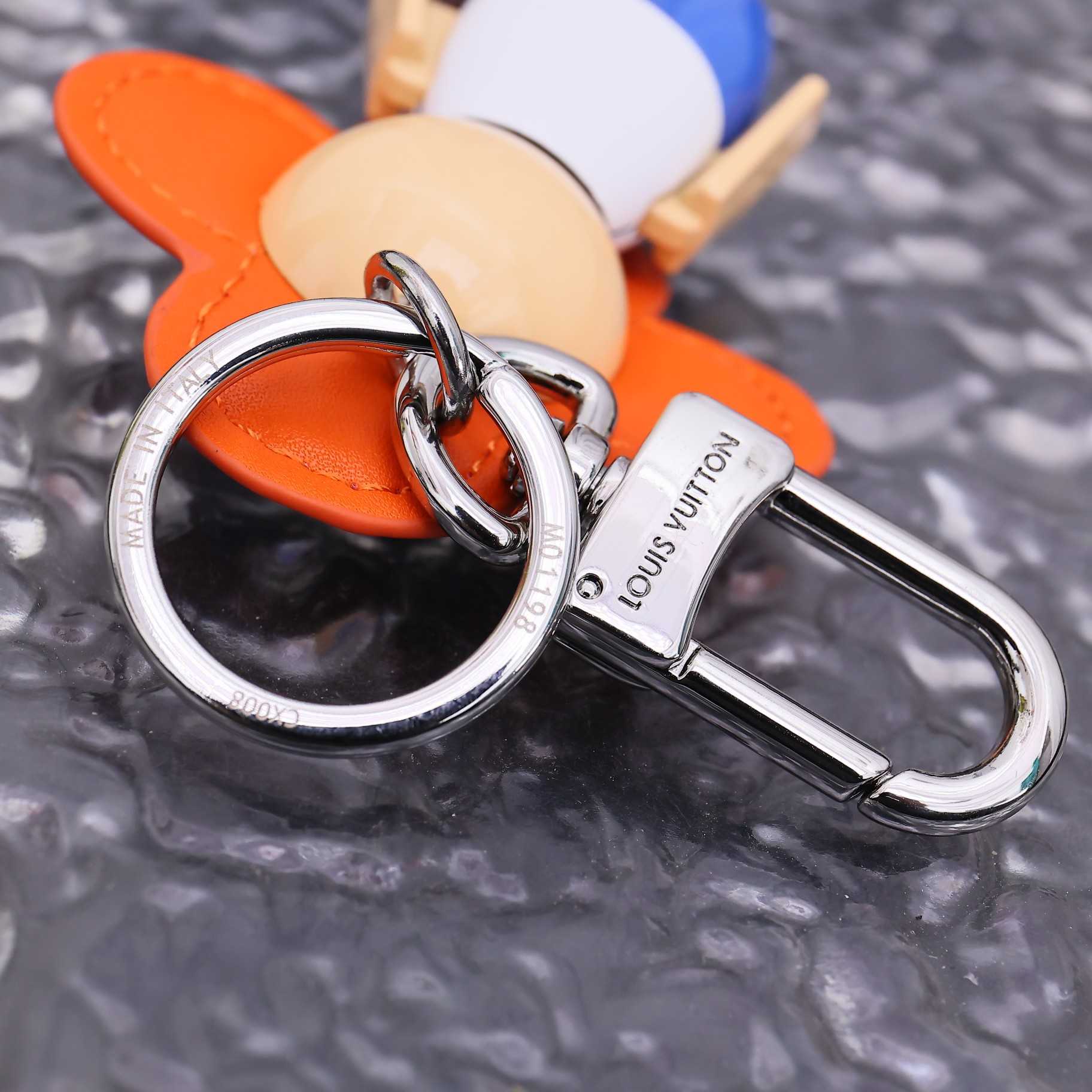 Louis Vuitton Vivienne Gym Bag Charm  M01198 - 