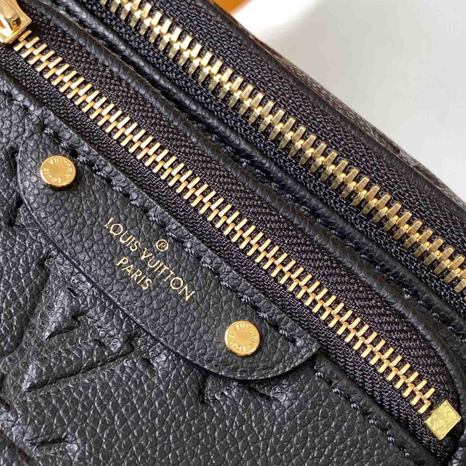 Louis Vuitton Mini Bumbag  M46917 - 