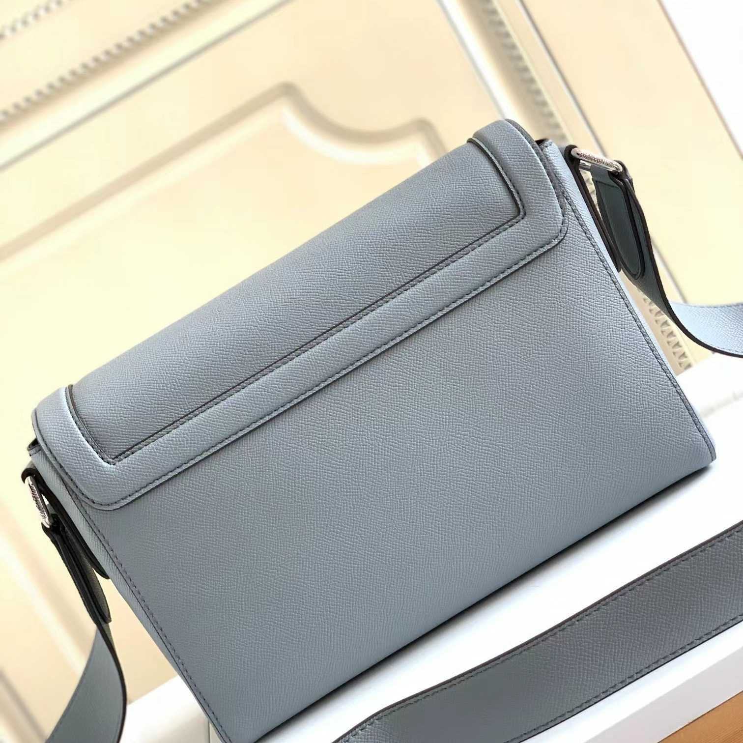 Louis Vuitton New Flap Messenger (28.3 x 18.3 x 4.3 cm) - 