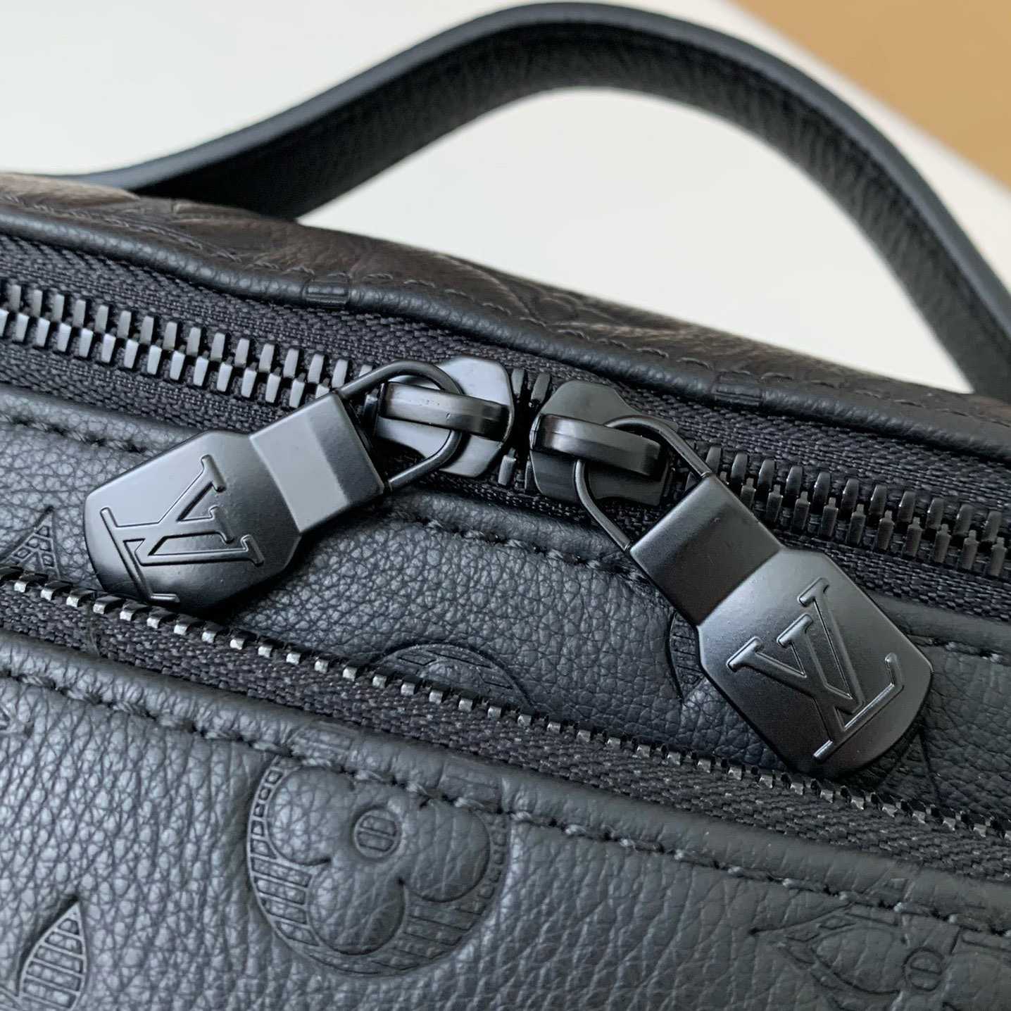 Louis Vuitton Rush Bumbag  M25227 - 