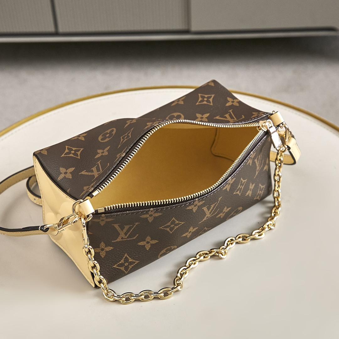 Louis Vuitton Bloom Pouch   M11672 - 