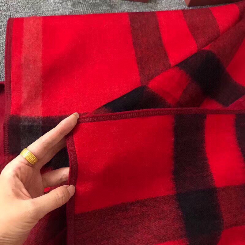 Burberry Charlotte Reversible Wool Felt Cape    140*140cm - 