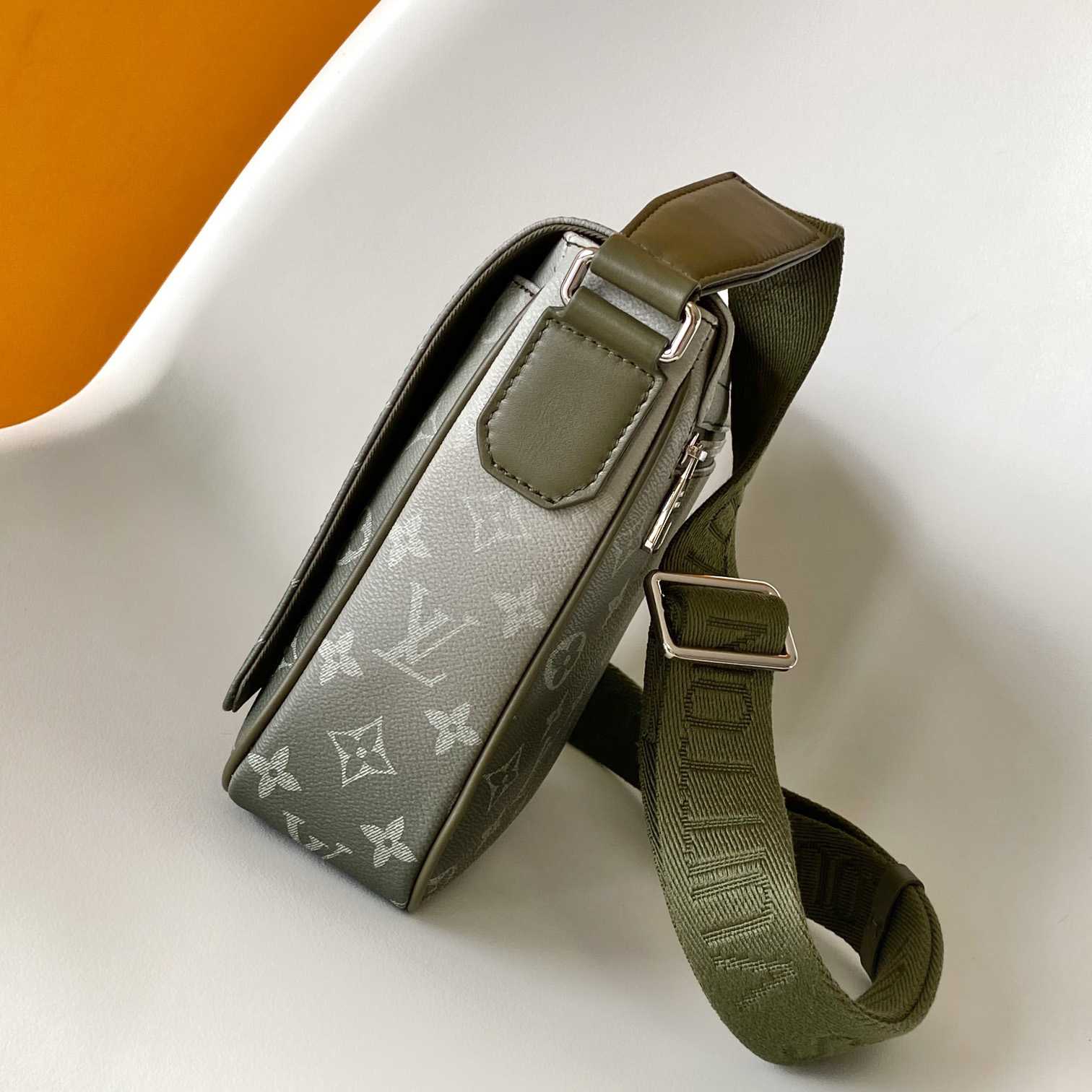 Louis Vuitton District PM   M11593 - 