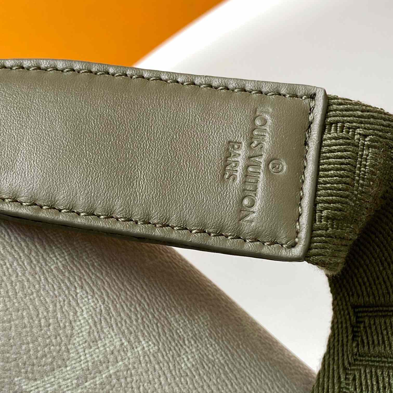 Louis Vuitton District PM   M11593 - 