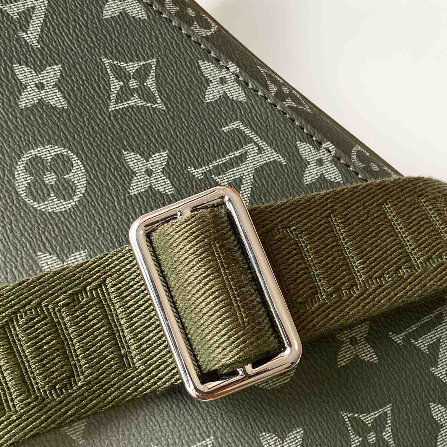Louis Vuitton District PM   M11593 - 