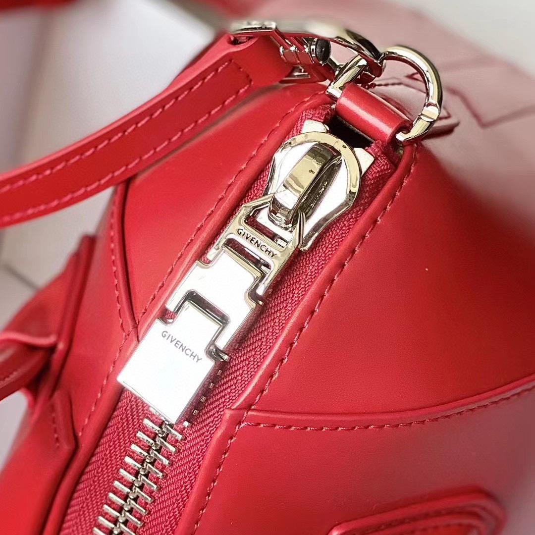 Givenchy Shiny Lord Calfskin Small Antigona Bag   22*27*13cm - 