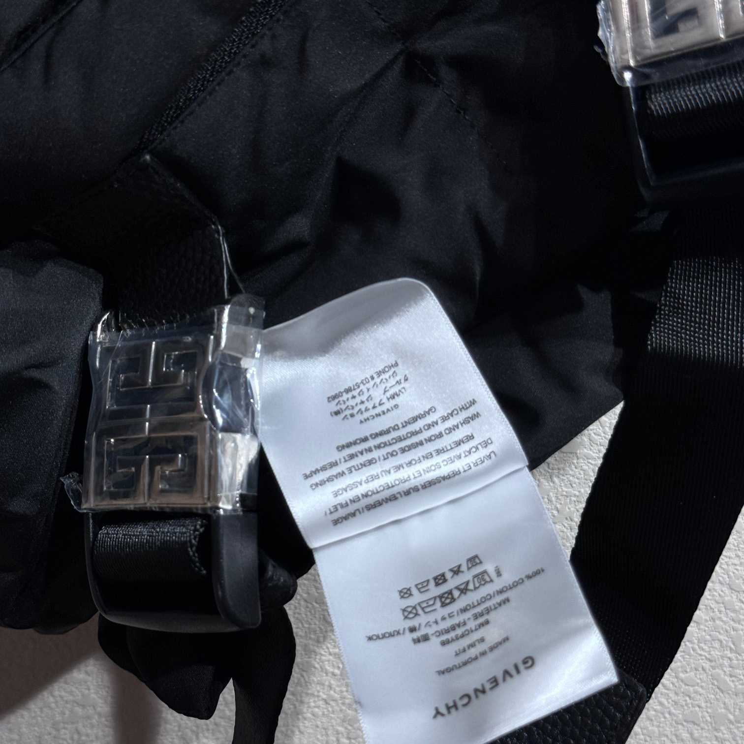 Givenchy 4g Buckle Puffer Vest - 