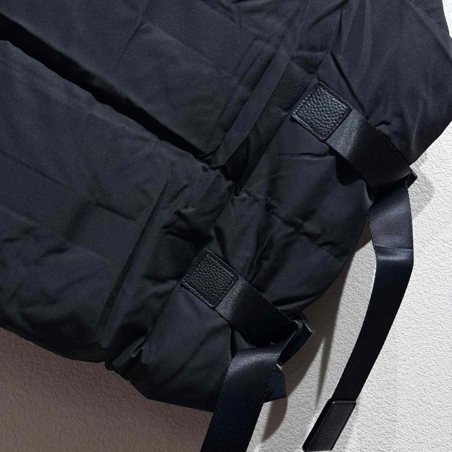 Givenchy 4g Buckle Puffer Vest - 
