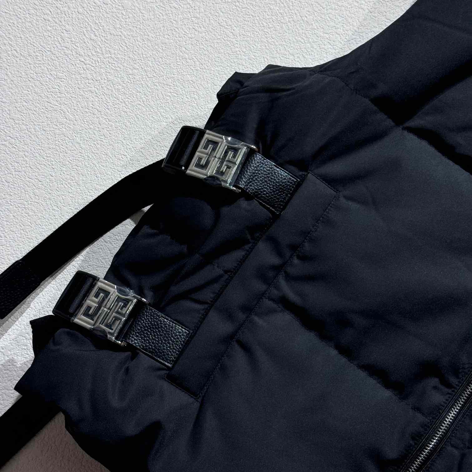Givenchy 4g Buckle Puffer Vest - 