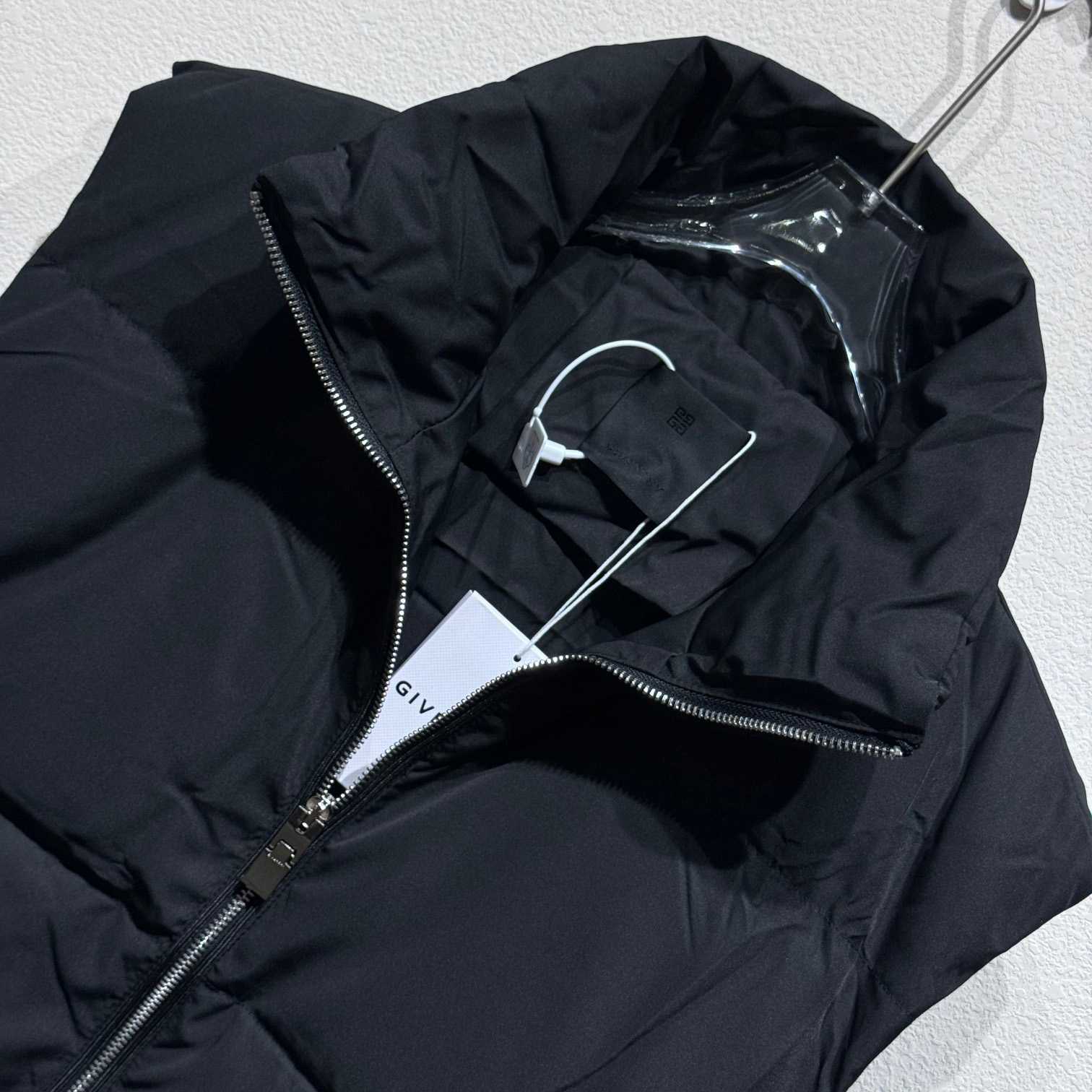 Givenchy 4g Buckle Puffer Vest - 