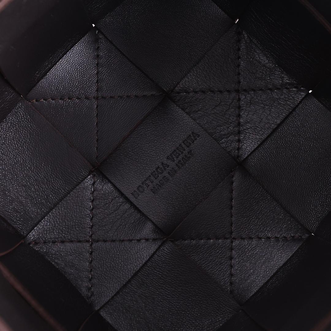 Bottega Veneta Small Cassette Cross-Body Bucket - 