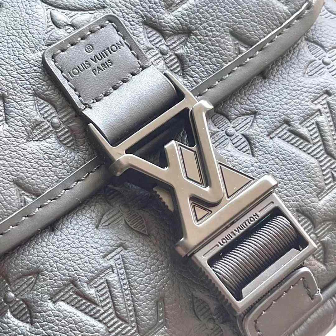 Louis Vuitton Getaway Messenger  M12516 - 