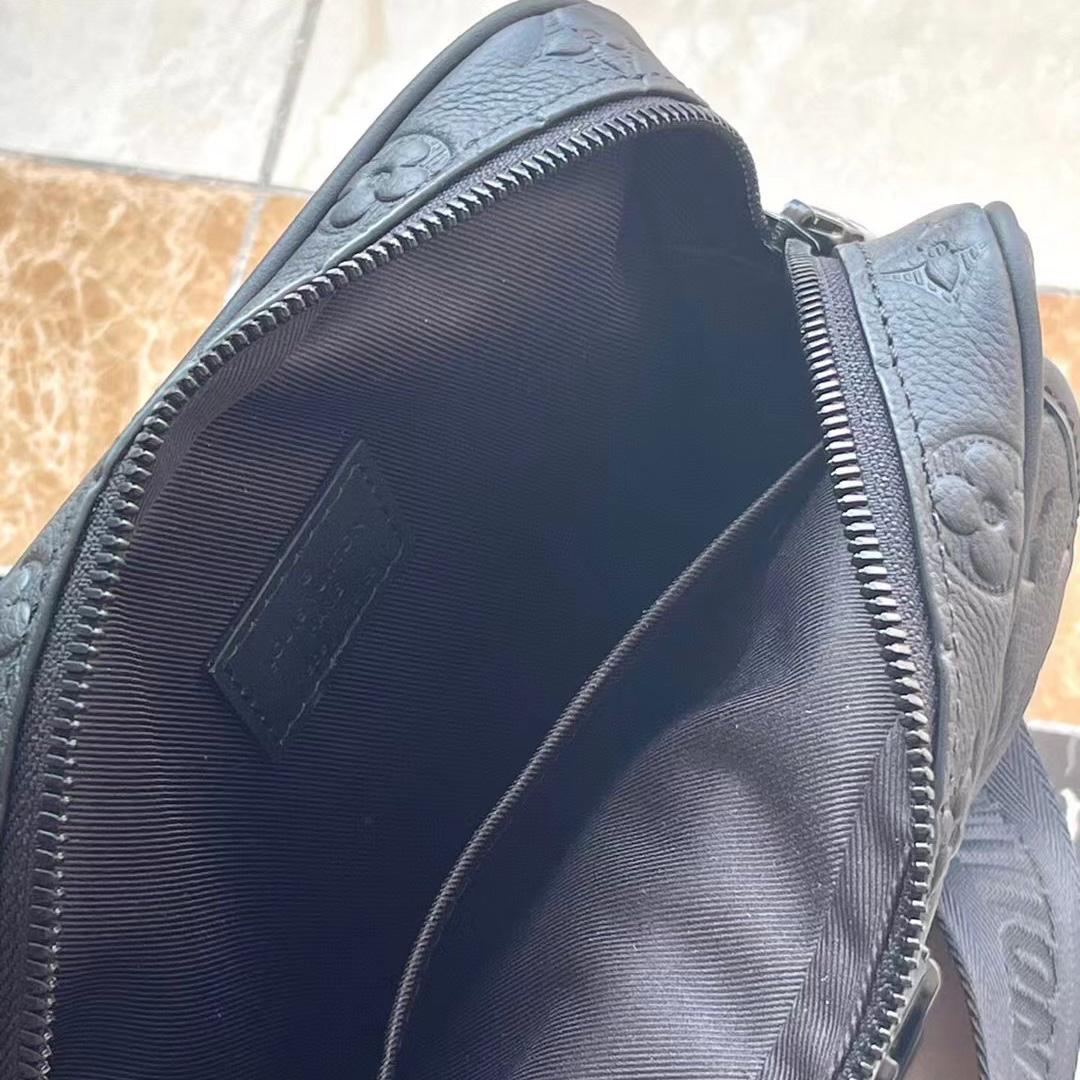 Louis Vuitton Getaway Messenger  M12516 - 