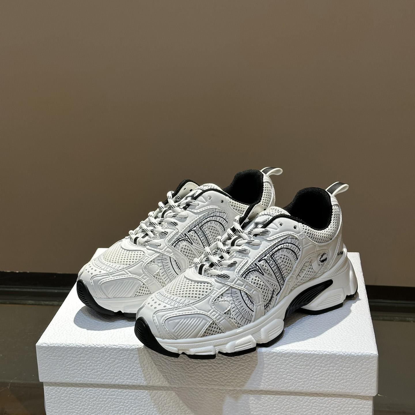 Dior Chrono Sneaker       - 