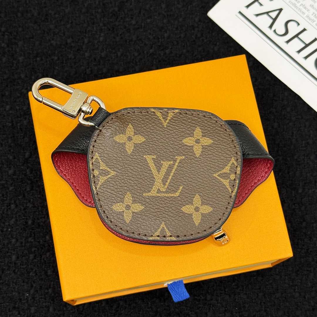 Louis Vuitton 57th Street NYC LV Dog Bag Charm  M02272 - 