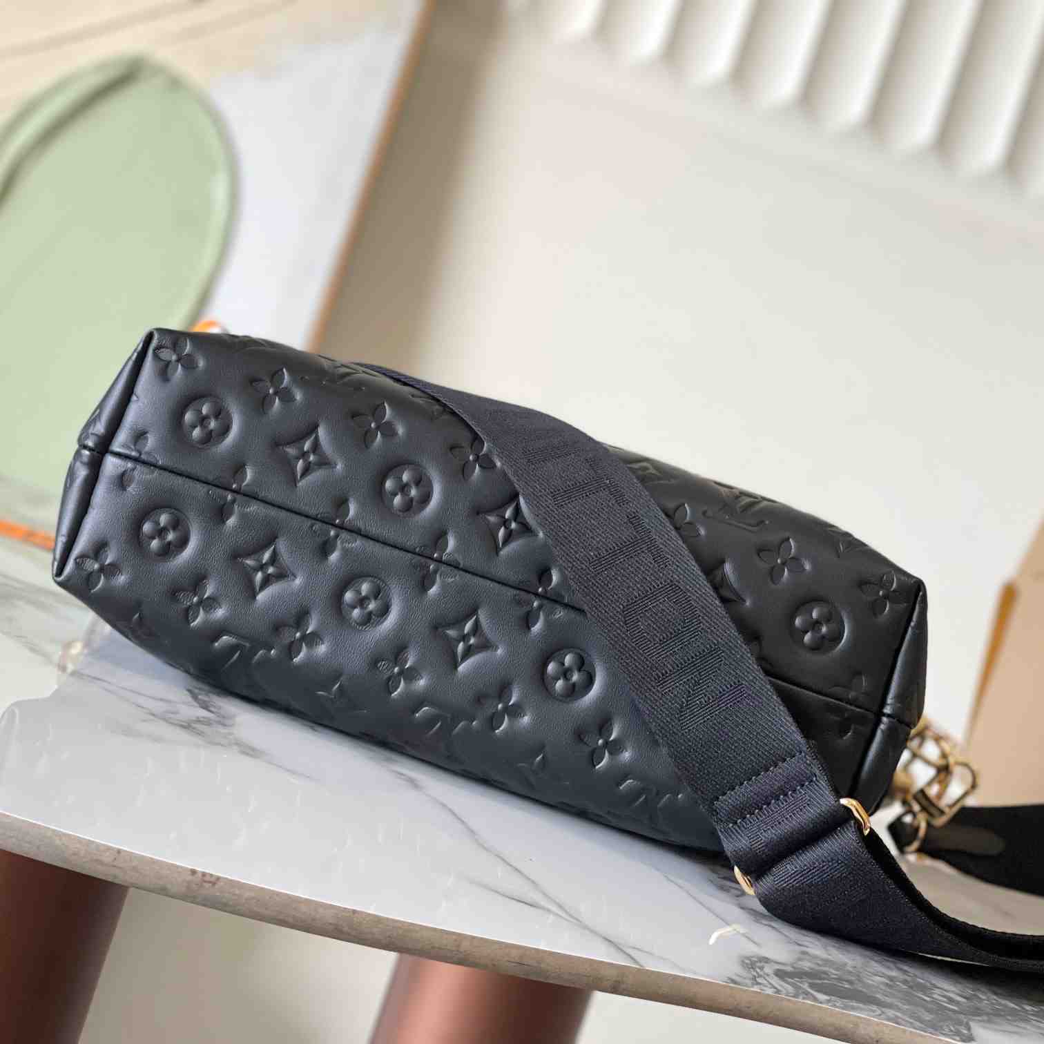 Louis Vuitton Coussin Hobo MM  M12068 - 