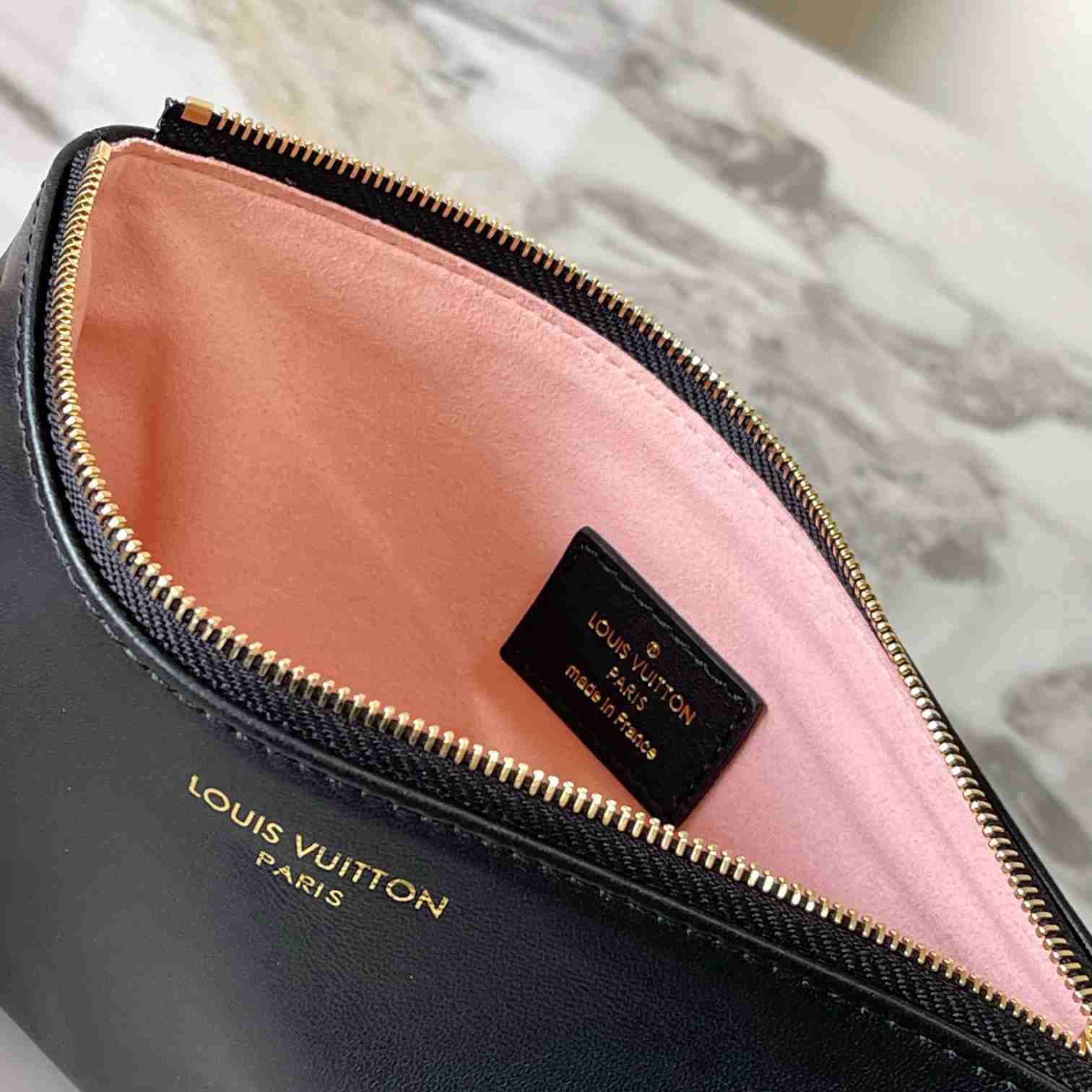 Louis Vuitton Coussin Hobo MM  M12068 - 