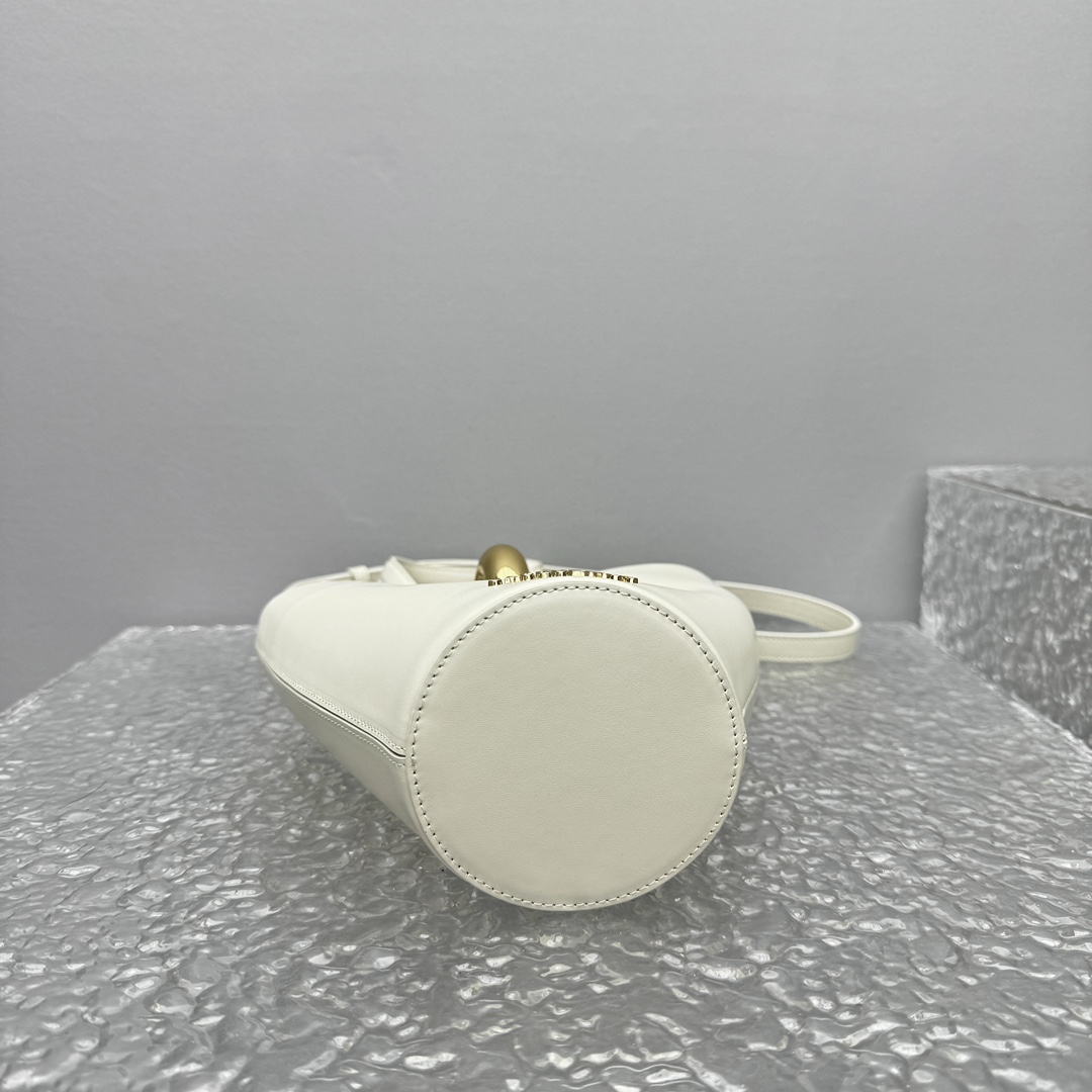 Jacquemus Le Petit Bambola Bag （10x10x20cm） - 