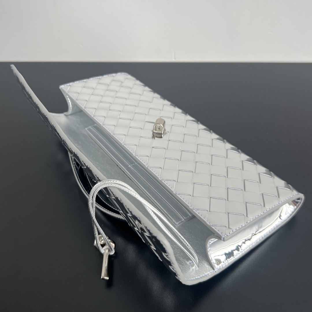 Bottega Veneta Andiamo Clutch 31*13*3cm - 