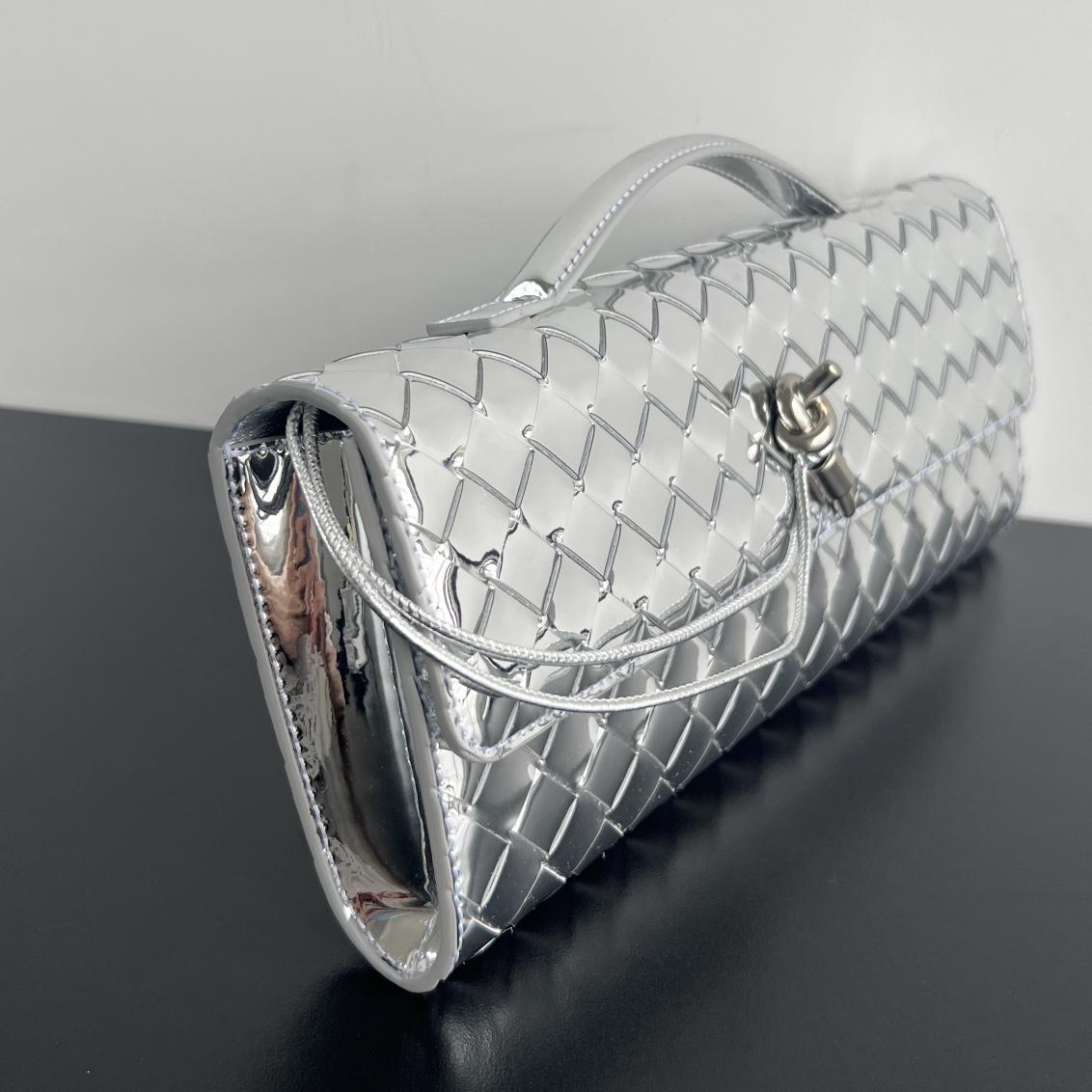 Bottega Veneta Andiamo Clutch 31*13*3cm - 