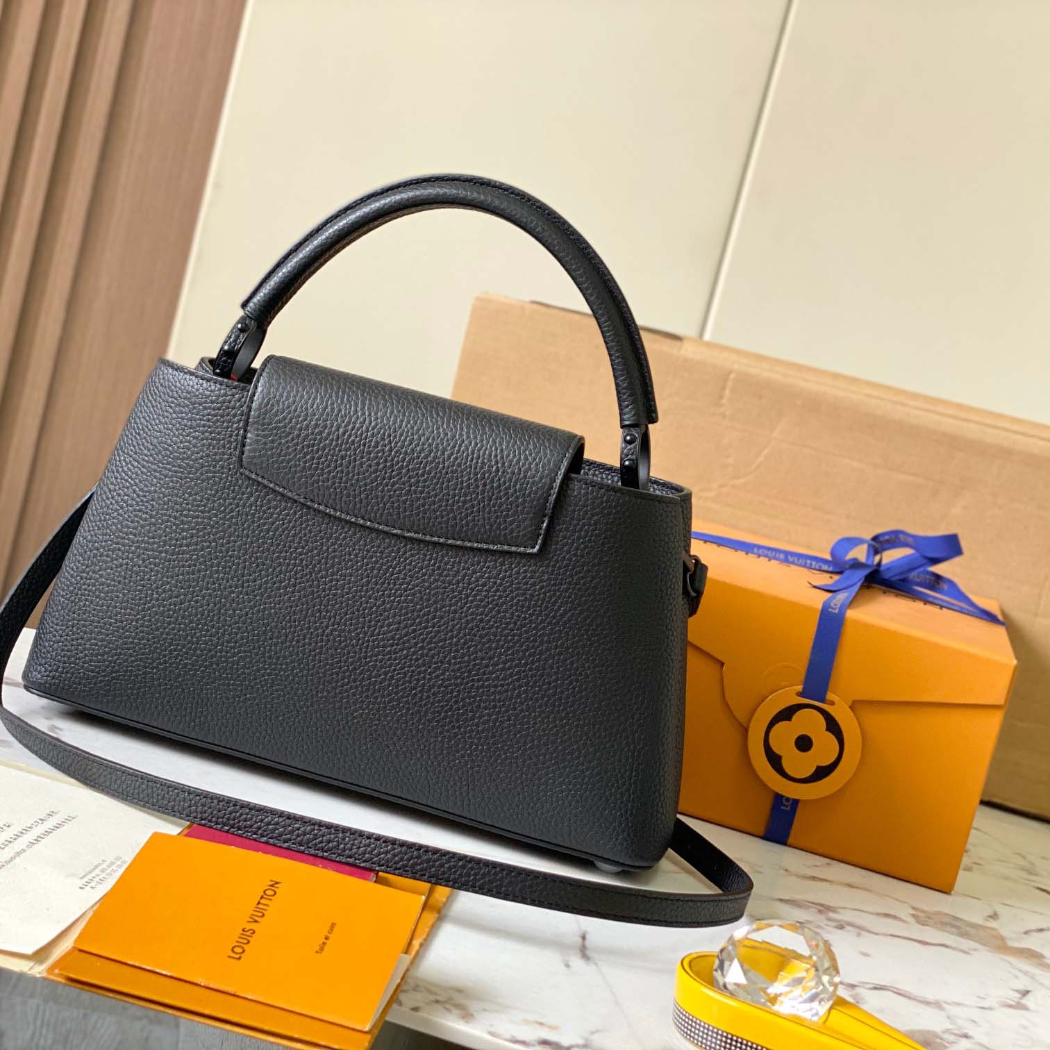 Louis Vuitton Capucines East-West MM  M23947 - 