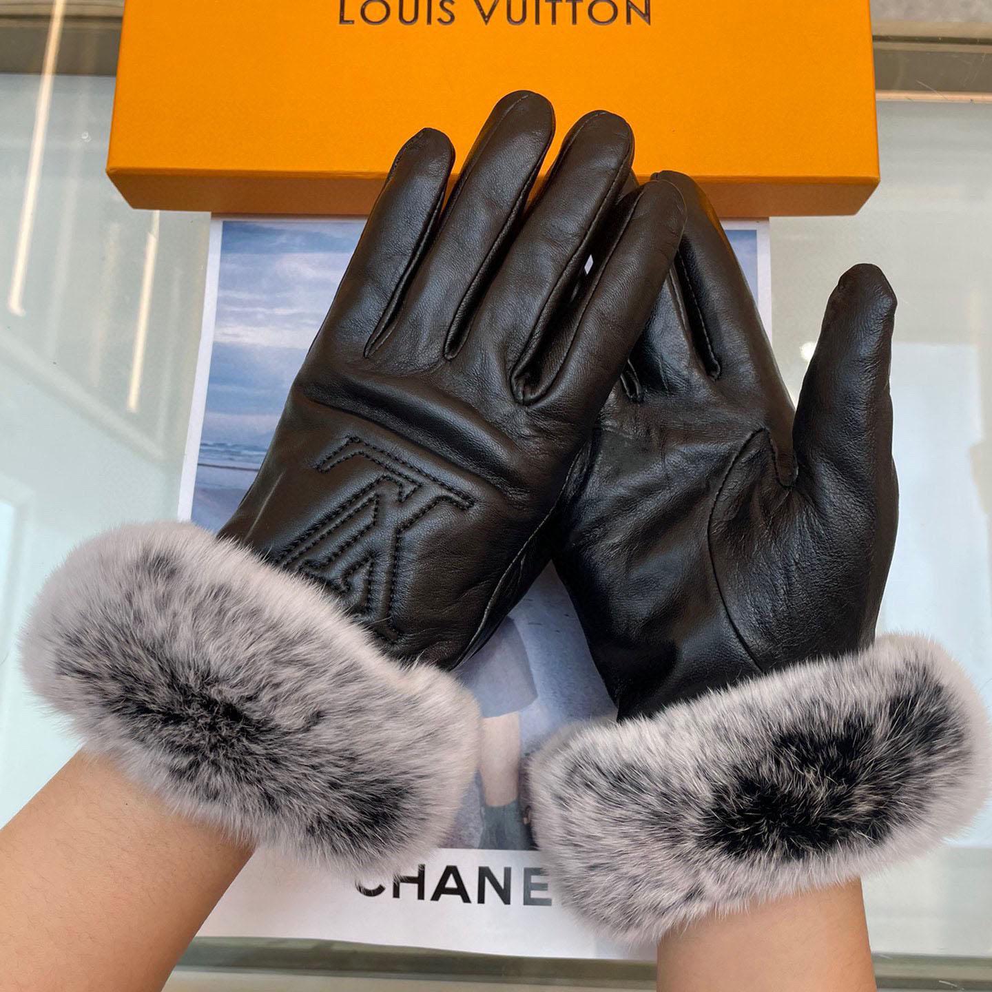Louis Vuitton Gloves  - 