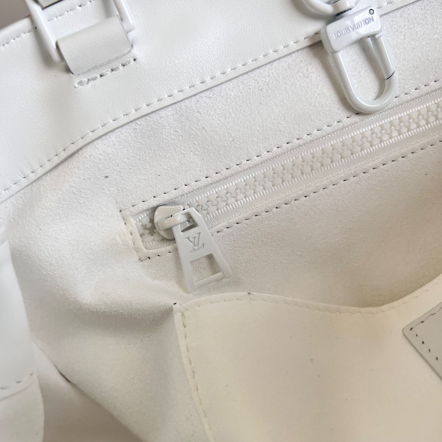 Louis Vuitton Sac Plat  M21841 - 