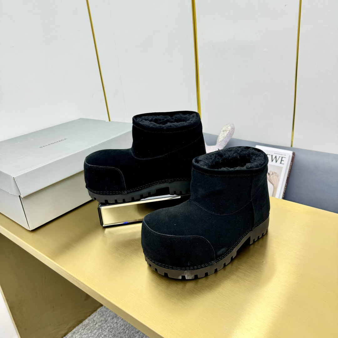 Balenciaga Alaska Fur Bootie In Black - 