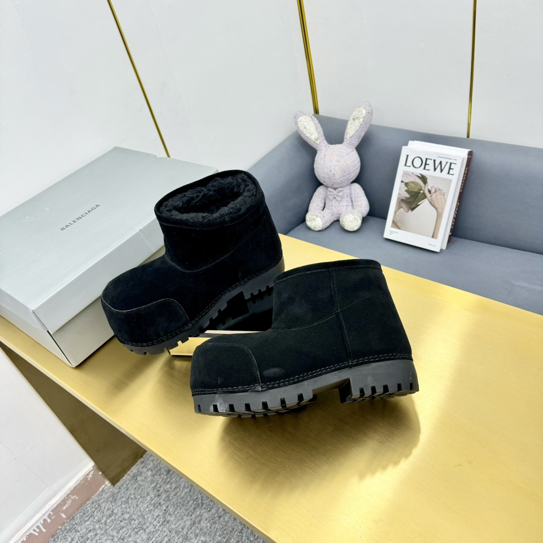 Balenciaga Alaska Fur Bootie In Black - 