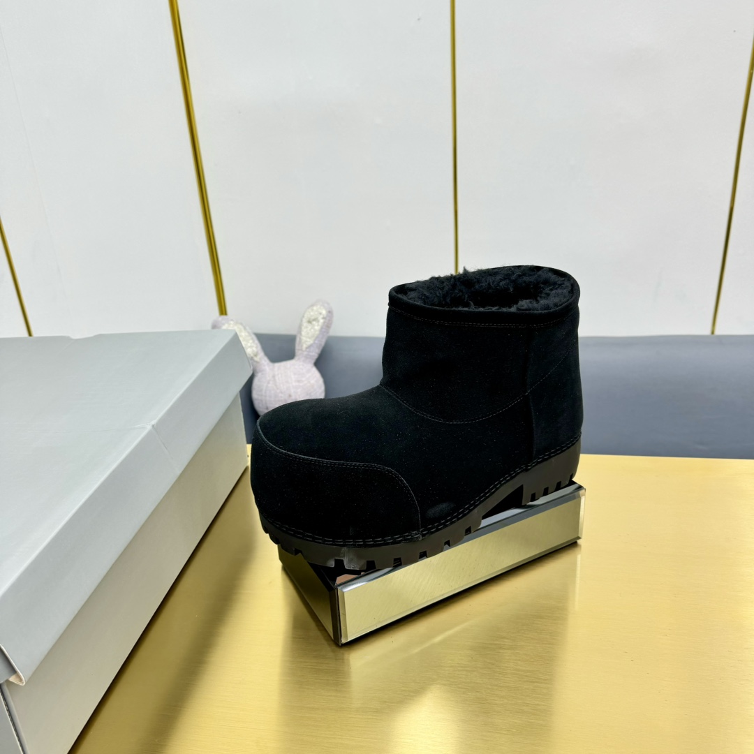 Balenciaga Alaska Fur Bootie In Black - 