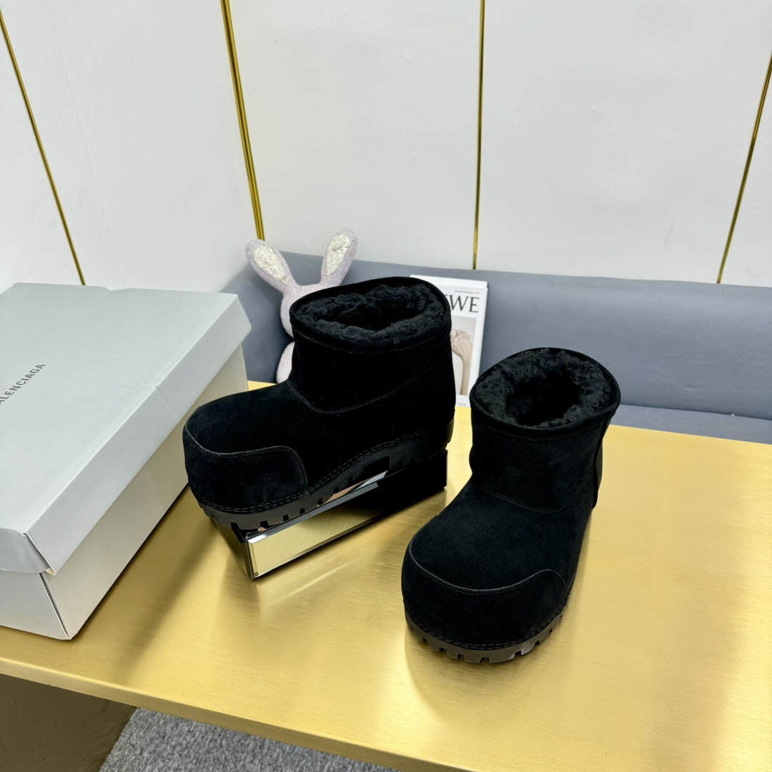 Balenciaga Alaska Fur Bootie In Black - 