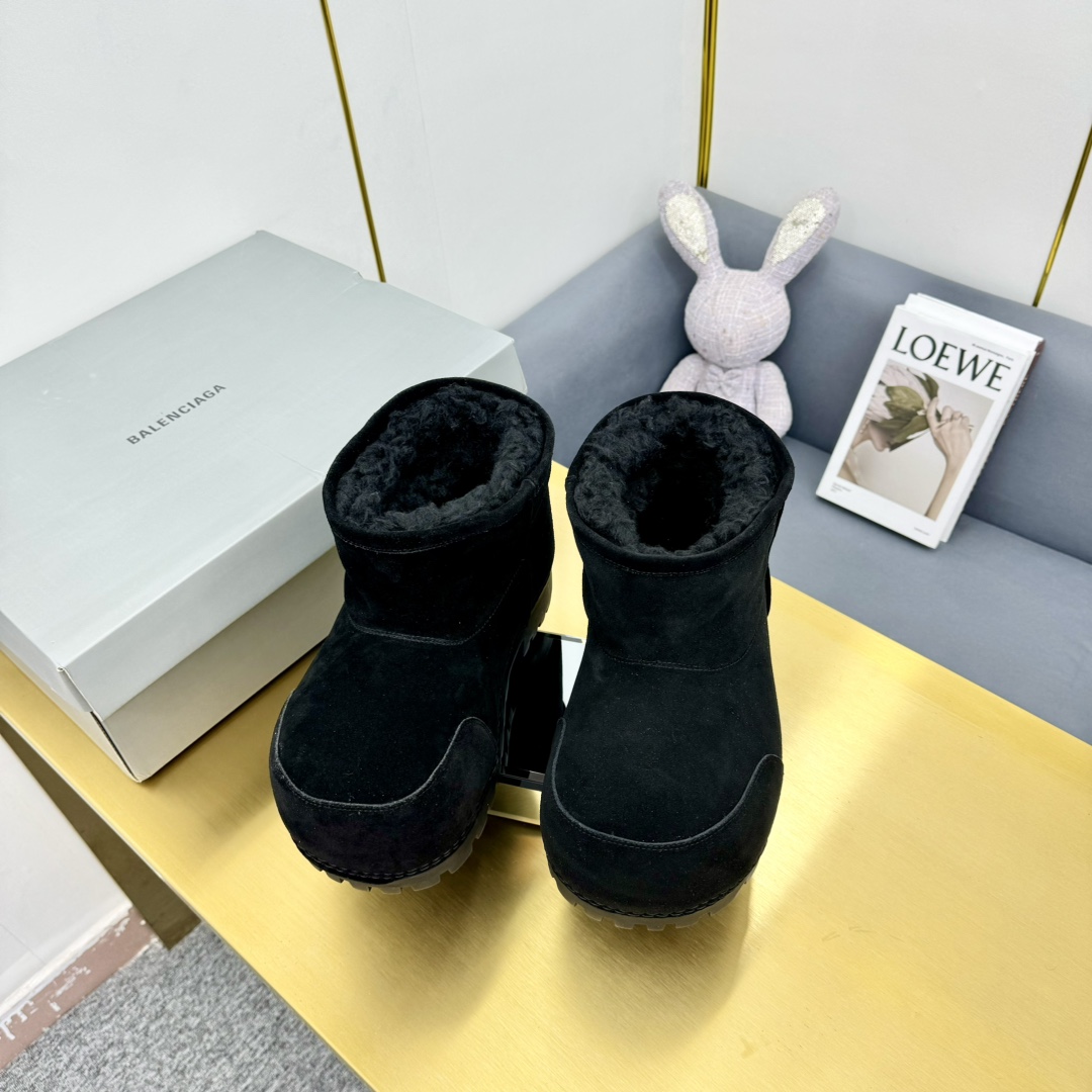 Balenciaga Alaska Fur Bootie In Black - 