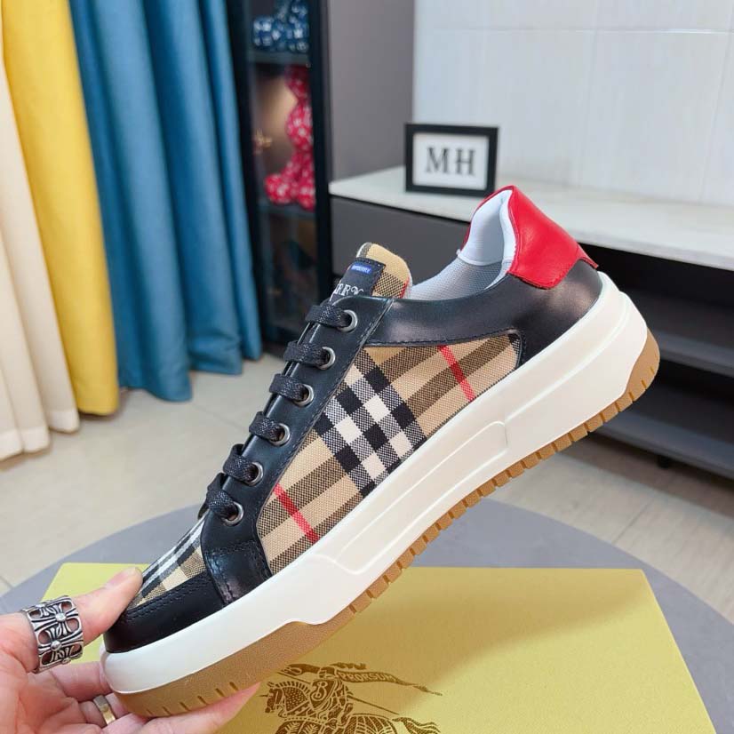 Burberry Sneakers - 