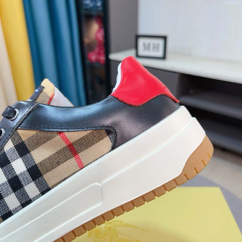 Burberry Sneakers - 