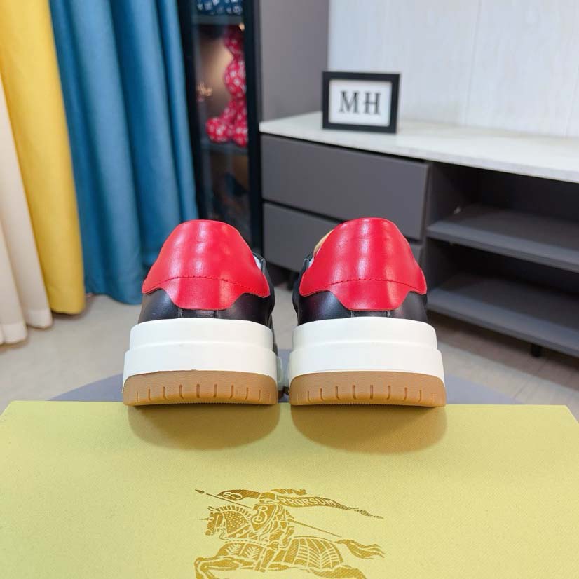 Burberry Sneakers - 