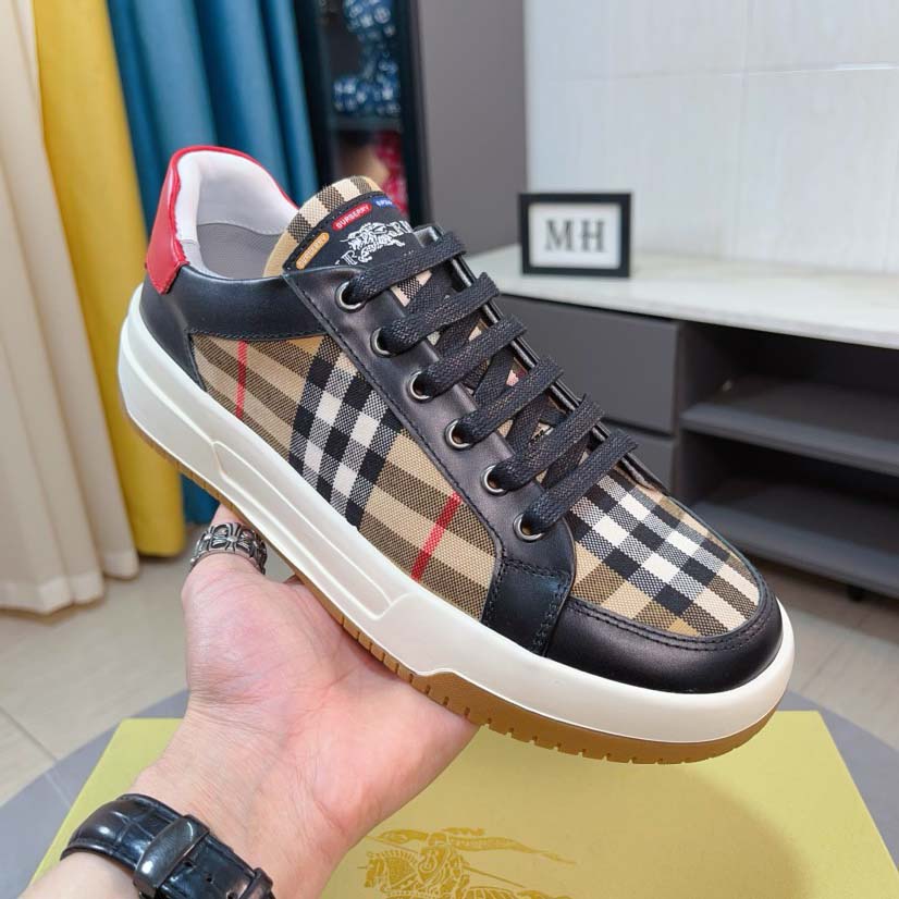 Burberry Sneakers - 