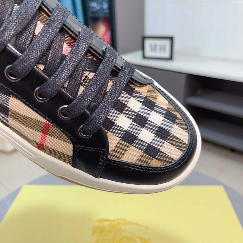 Burberry Sneakers - 