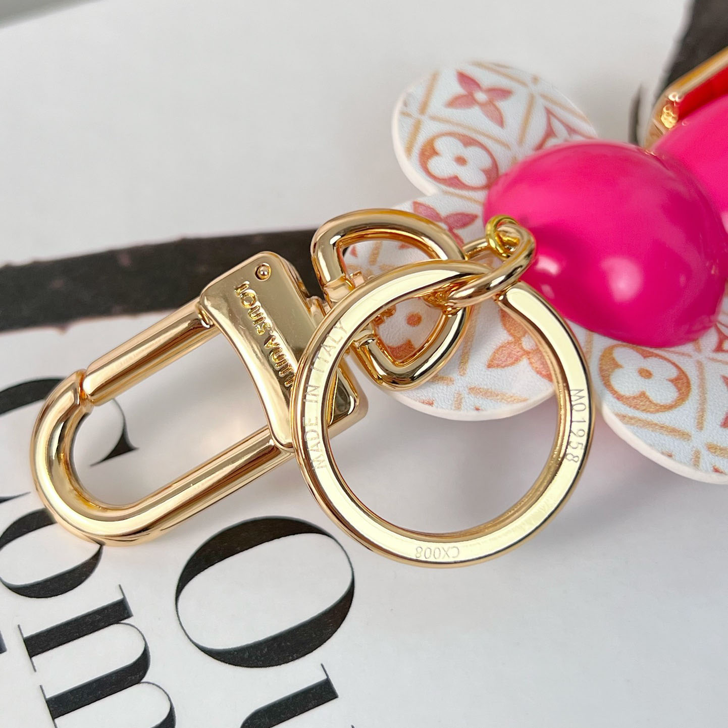 Louis Vuitton Vivienne Bag Charm   M01958 - 
