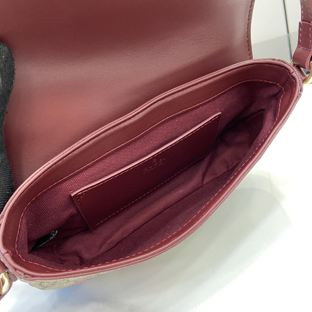 Gucci GG Mini Shoulder Bag With Cat Detail - 