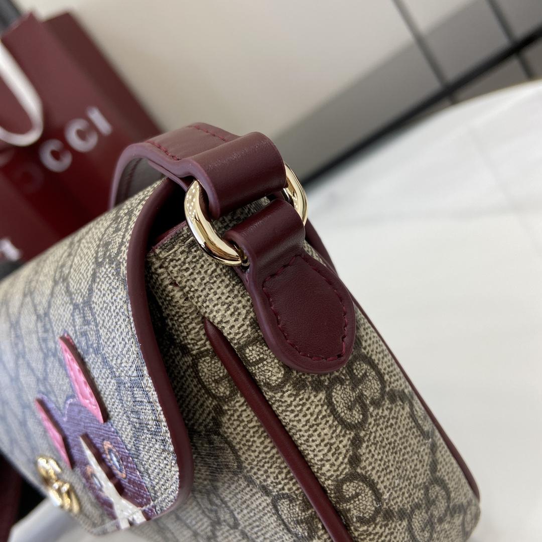 Gucci GG Mini Shoulder Bag With Cat Detail - 