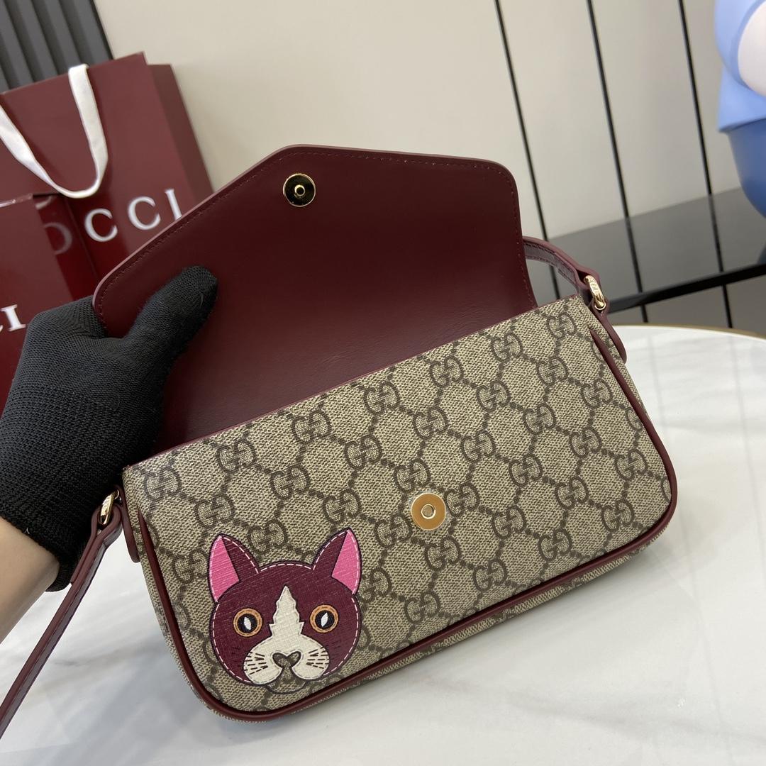 Gucci GG Mini Shoulder Bag With Cat Detail - 