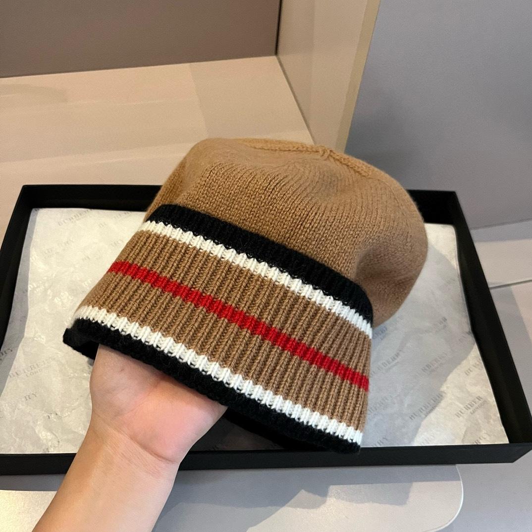 Burberry Beanie - 