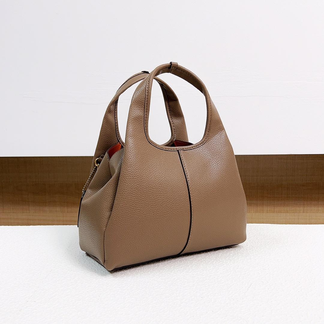 Coach Lana Shoulder Bag 23  - 
