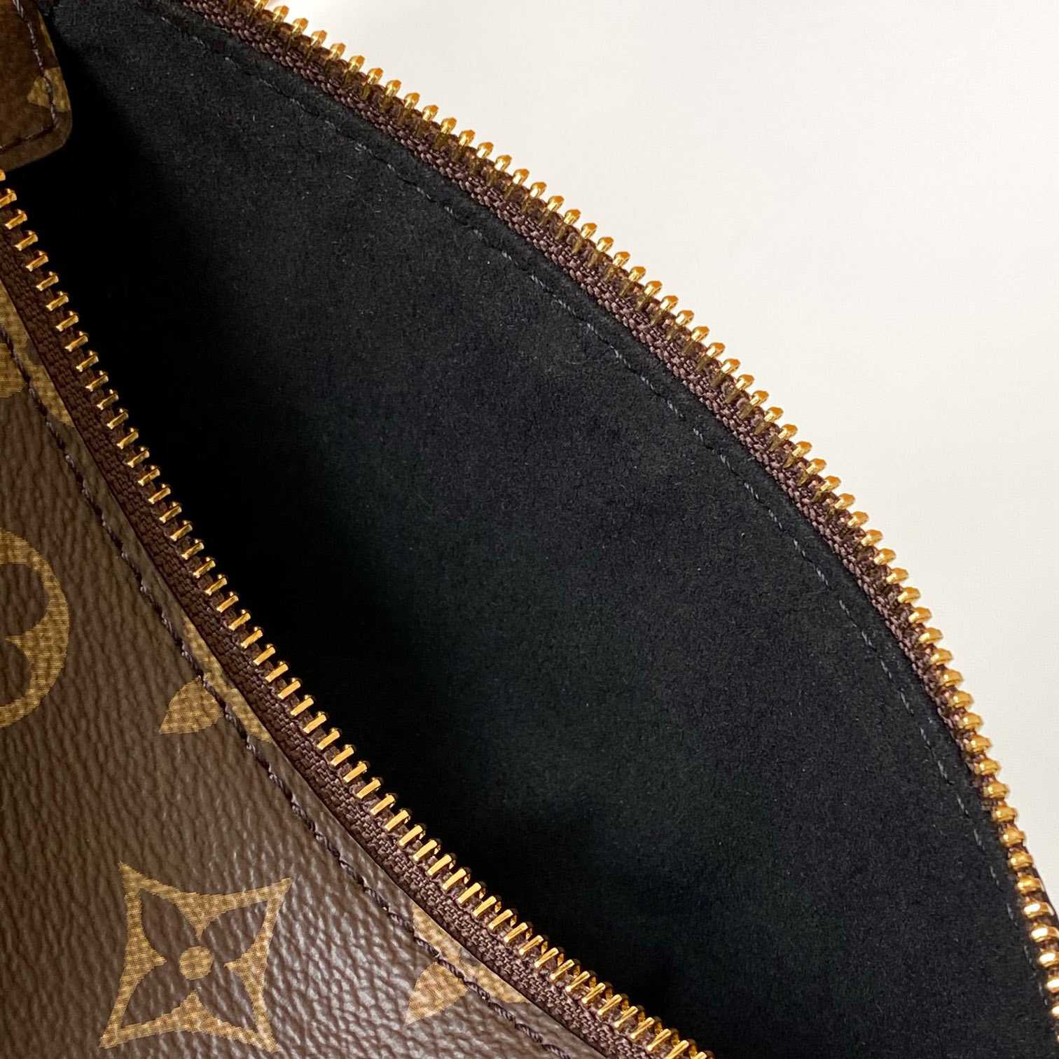 Louis Vuitton Slim Trunk  M13147 - 